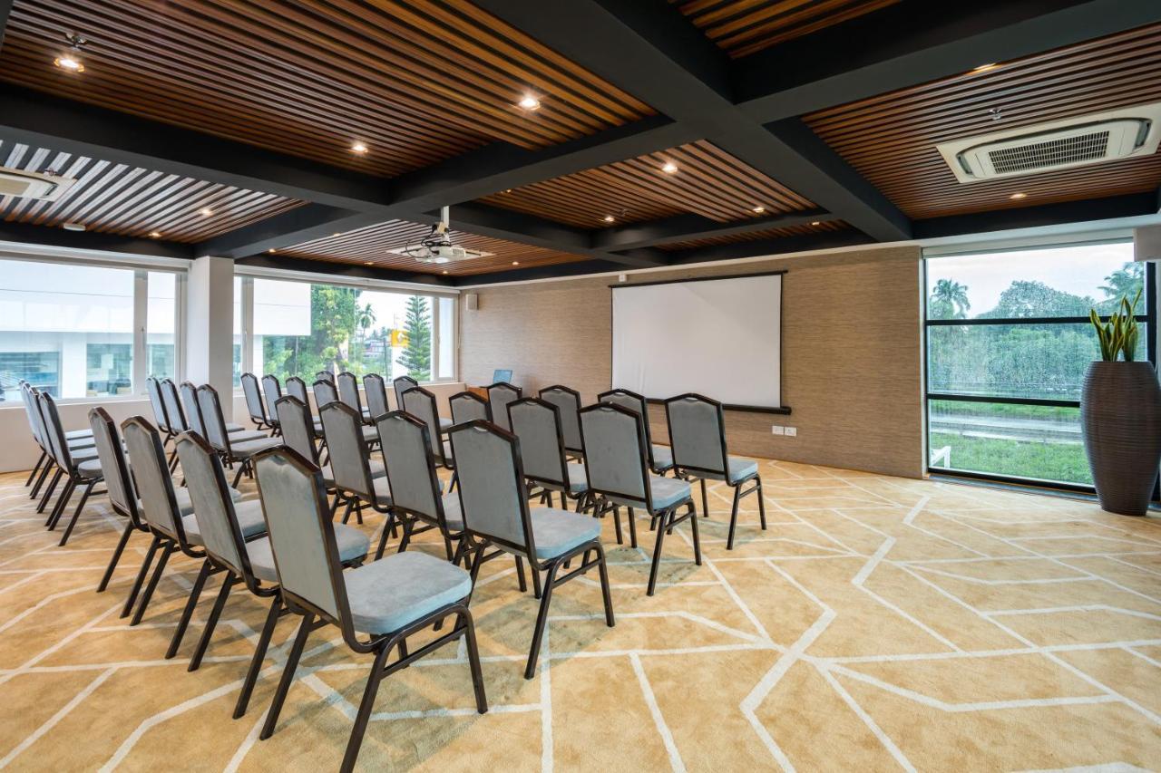 Sugar Business Hotel Kochi Εξωτερικό φωτογραφία